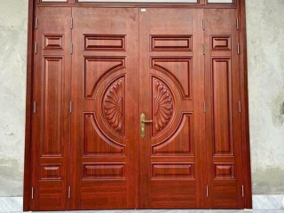 Thi công cửa thép vân gỗ Lâm Đồng – Giải pháp an toàn và thẩm mỹ cho công trình của bạn